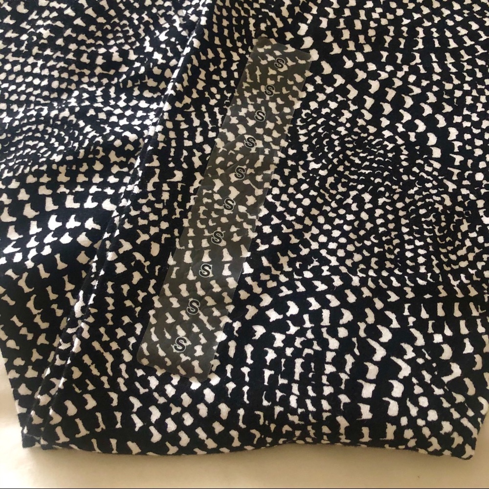 New! ▫️ Mix It Pattern Leggings ▫️ - Picture 2 of 4